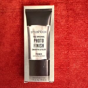 Smashbox Photo Finish Primer in Black and Silver